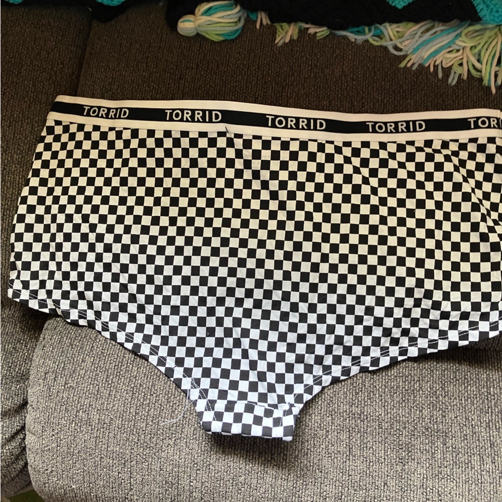 Torrid Boyshort Size 4-NWT